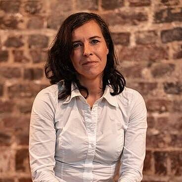 Öffnet die Seite 'Deborah Scarpino-Helle'